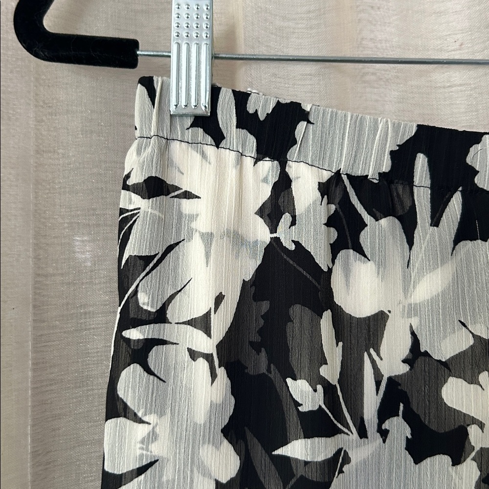 Vince Camuto skirt, M, NWT